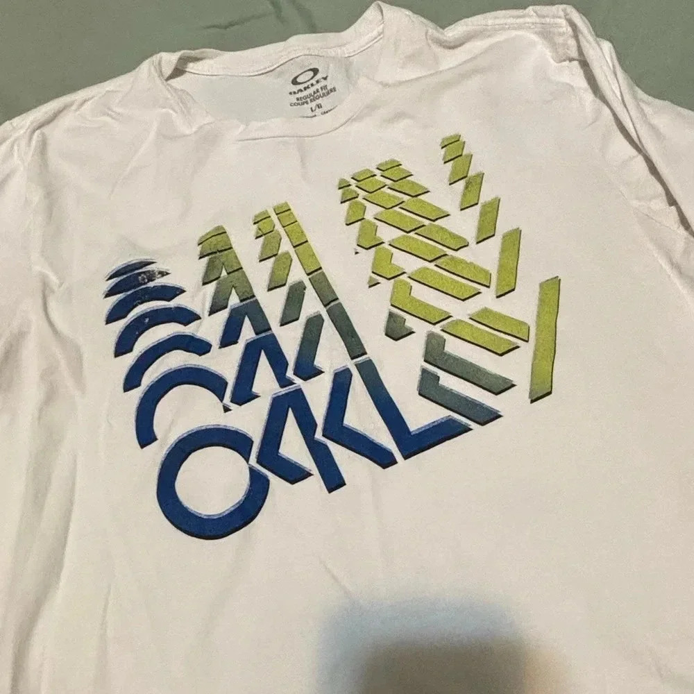 Oakley White Long Sleeve Tee w/Blue & Green Logo Large. No stains - Picture 7 of 12